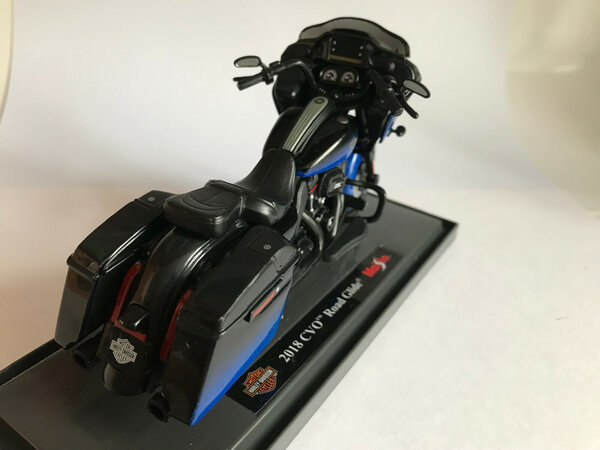 Harley Davidson Harley Davidson CVO Road Glide 2018 - 1:18 - Maisto Harley Davidson Harley Davidson CVO Road Glide 2018 - 1:18 - Maisto
