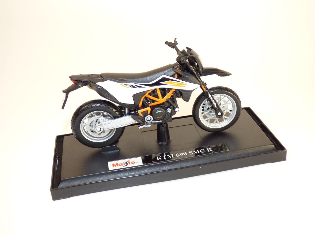 KTM KTM 690 SMC R - 1:18 - Maisto KTM KTM 690 SMC R - 1:18 - Maisto