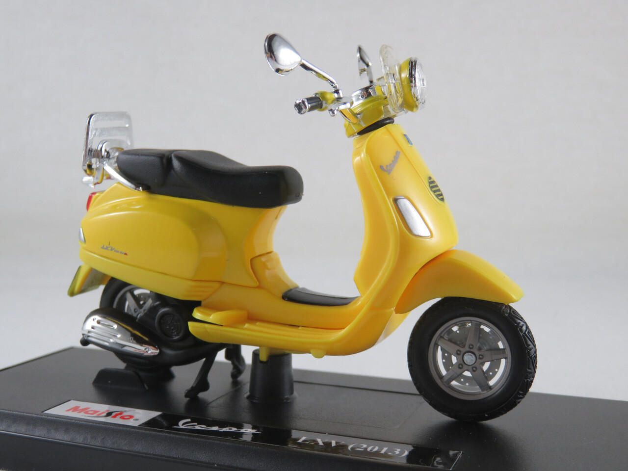 Vespa Vespa LXV 2013 - 1:18 - Maisto