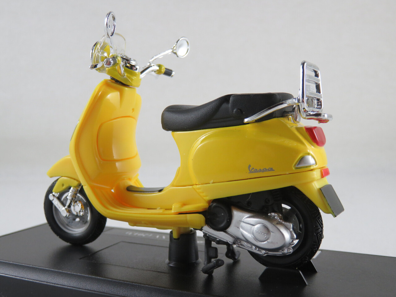 Vespa Vespa LXV 2013 - 1:18 - Maisto