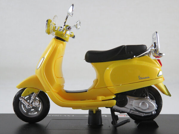 Vespa Vespa LXV 2013 - 1:18 - Maisto