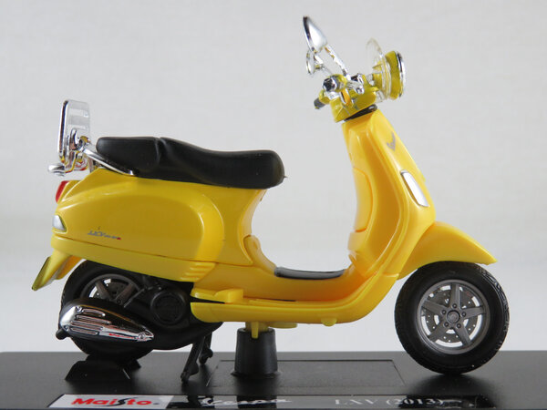 Vespa Vespa LXV 2013 - 1:18 - Maisto