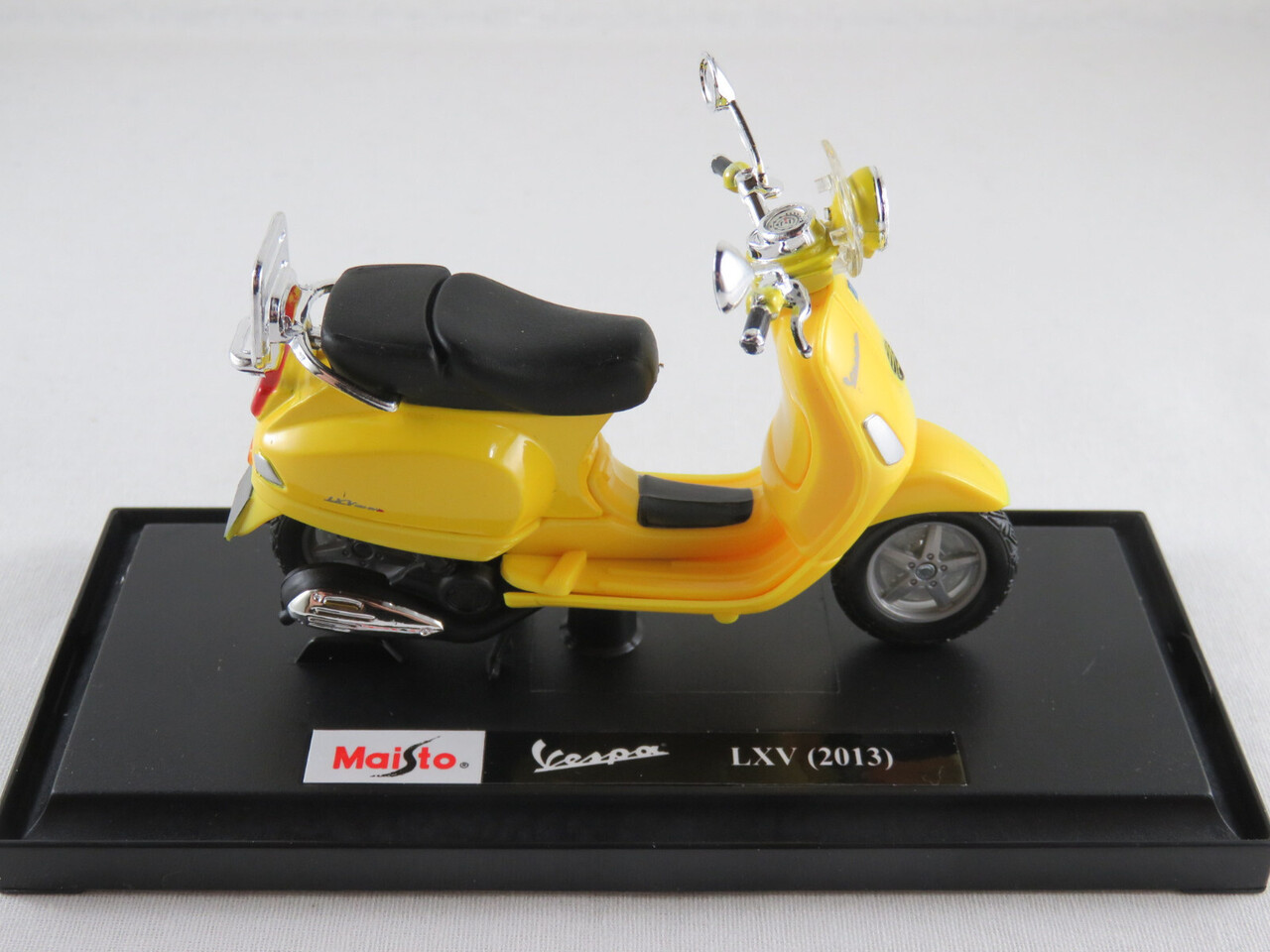Vespa Vespa LXV 2013 - 1:18 - Maisto