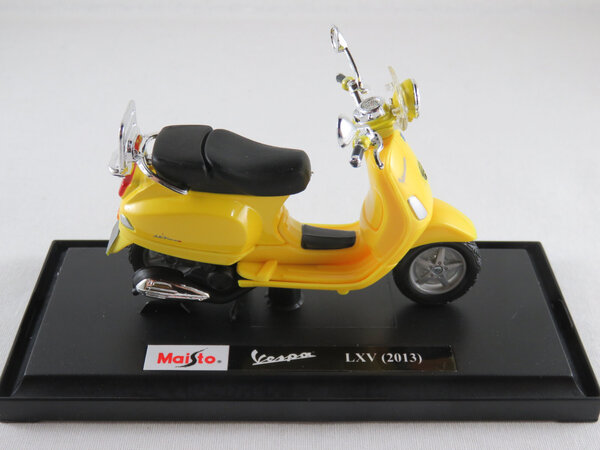 Vespa Vespa LXV 2013 - 1:18 - Maisto