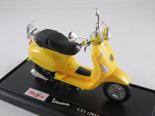 Vespa Vespa LXV 2013 - 1:18 - Maisto