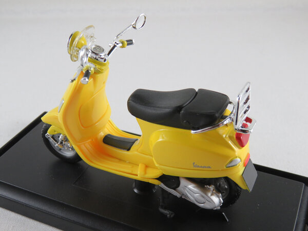 Vespa Vespa LXV 2013 - 1:18 - Maisto
