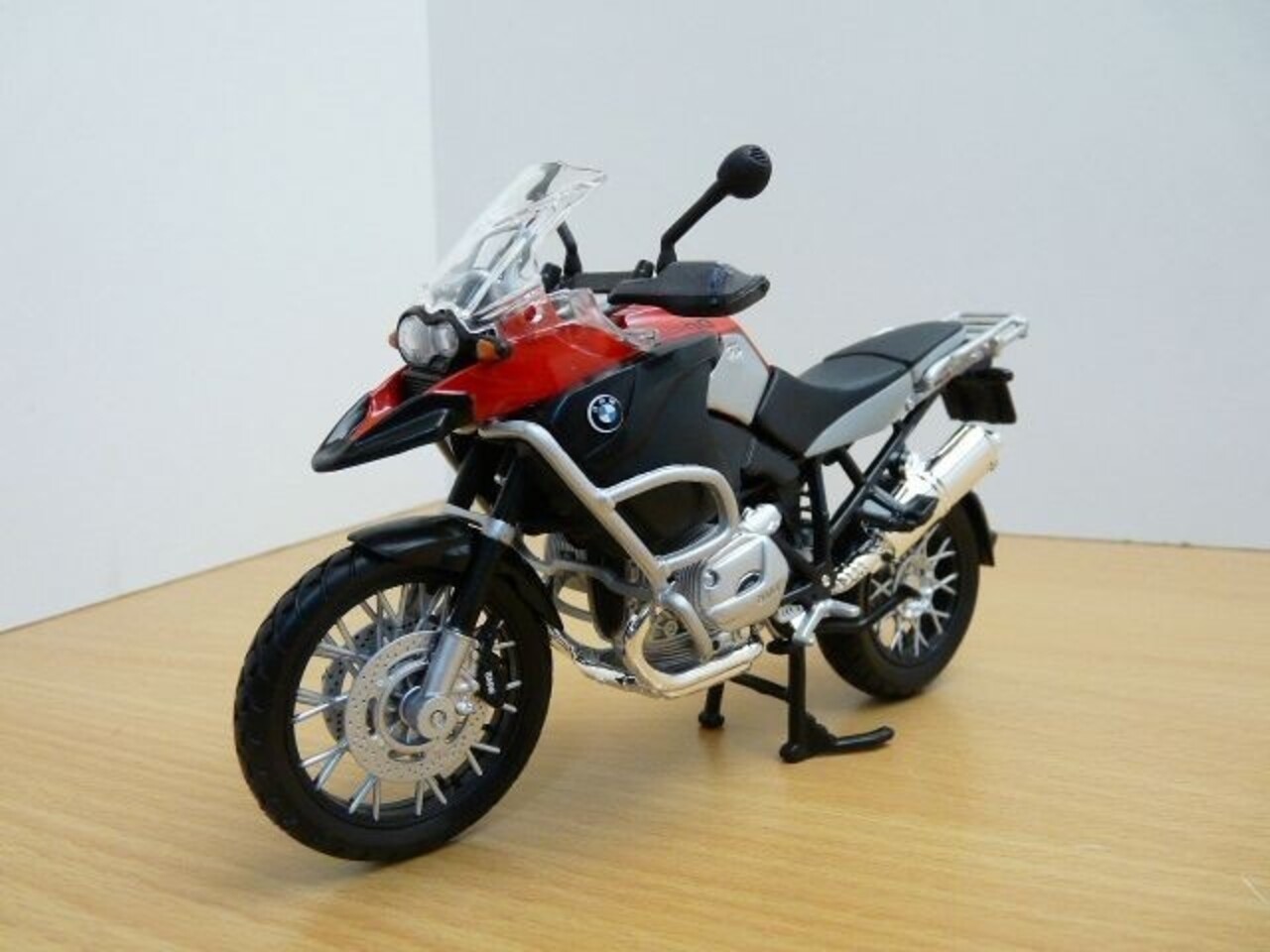 BMW BMW R 1200 GS 2018 - 1:12 - Maisto