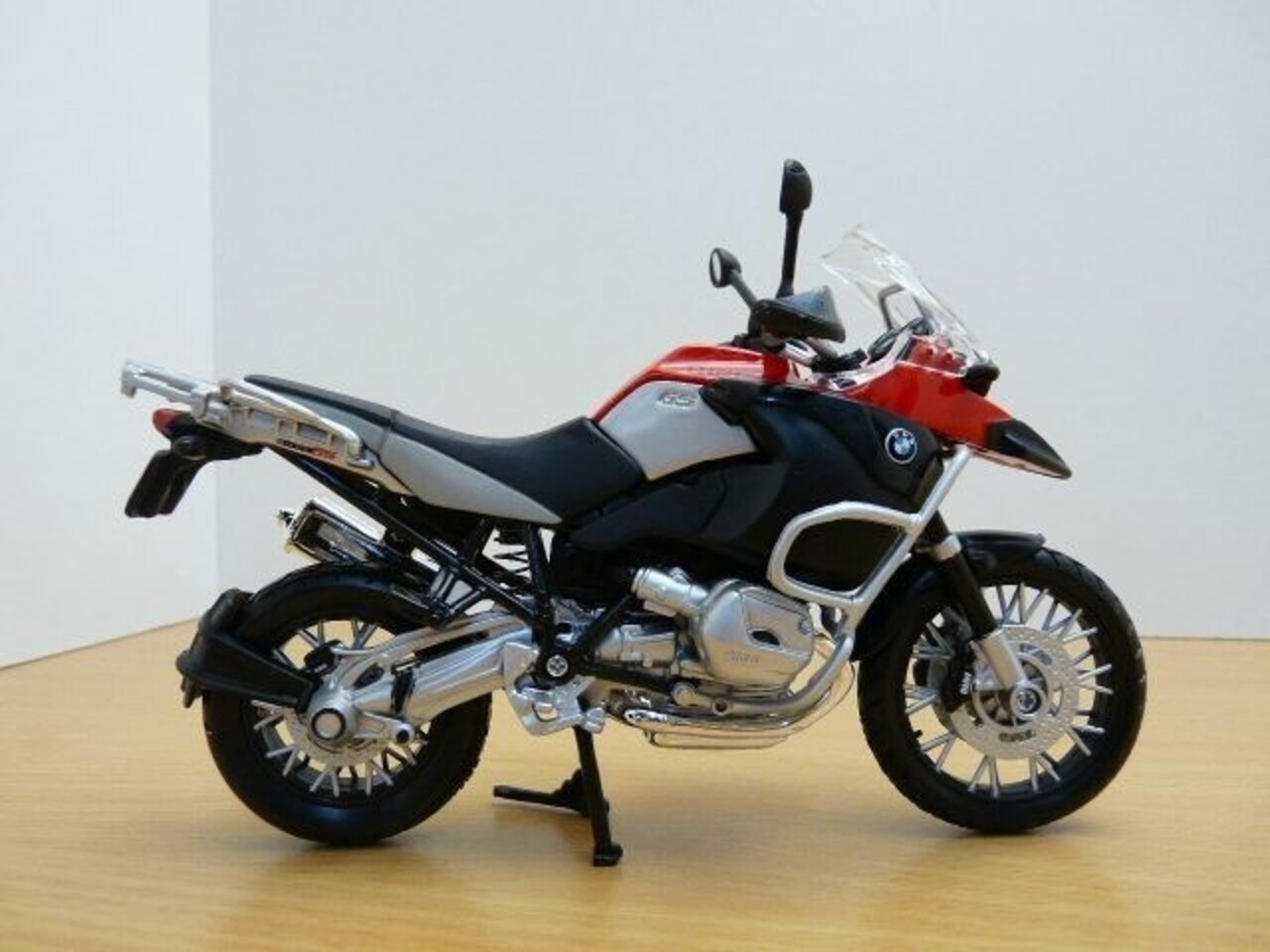 BMW BMW R 1200 GS 2018 - 1:12 - Maisto