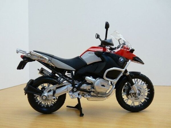 BMW BMW R 1200 GS 2018 - 1:12 - Maisto