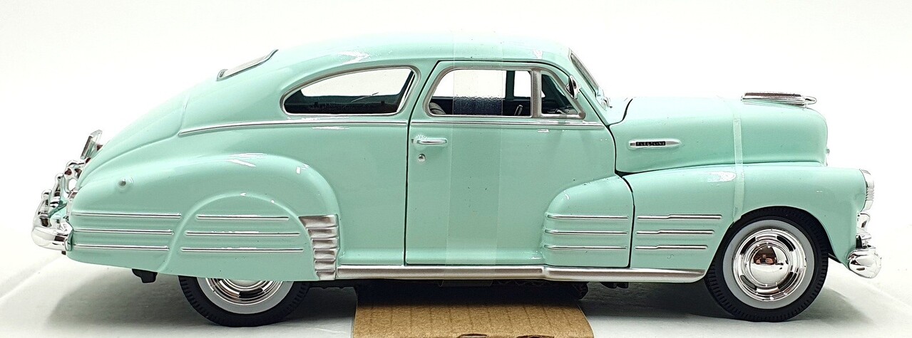 Chevrolet Chevrolet Fleetline Aerosedan 1948 - 1:24 - Maisto