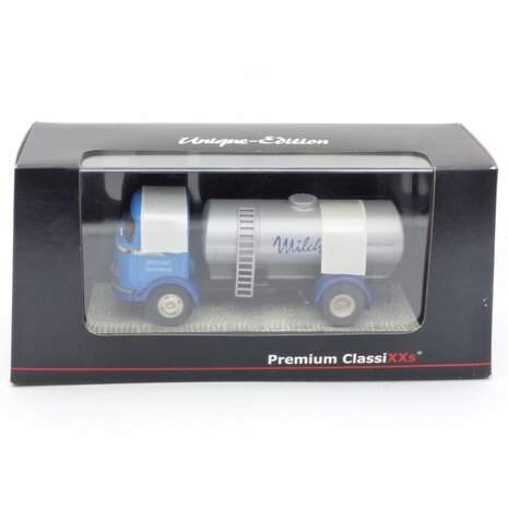 Mercedes-Benz Mercedes-Benz LP911 Milk Transporter - 1:43 - Premium ClassiXXs
