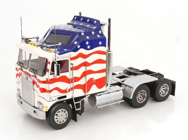 Kenworth Kenworth K100 Aerodyne Tractor 6x4 1976 - 1:18 - Road Kings
