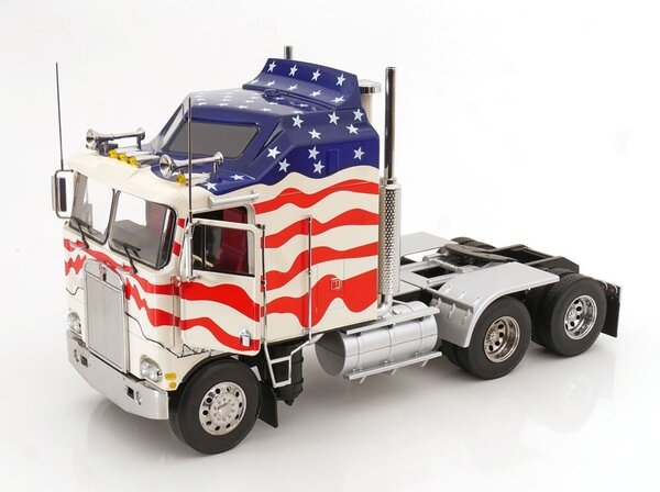 Kenworth Kenworth K100 Aerodyne Tractor 6x4 1976 - 1:18 - Road Kings