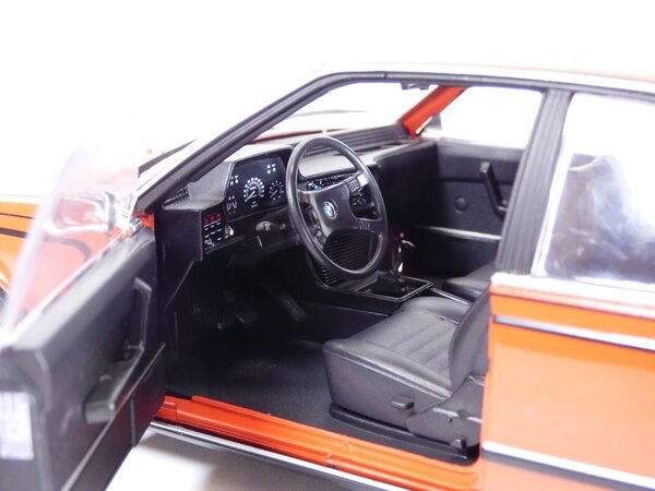 BMW BMW 6-Series 635 CSi (E24) Coupe 1984 - 1:18 - Solido