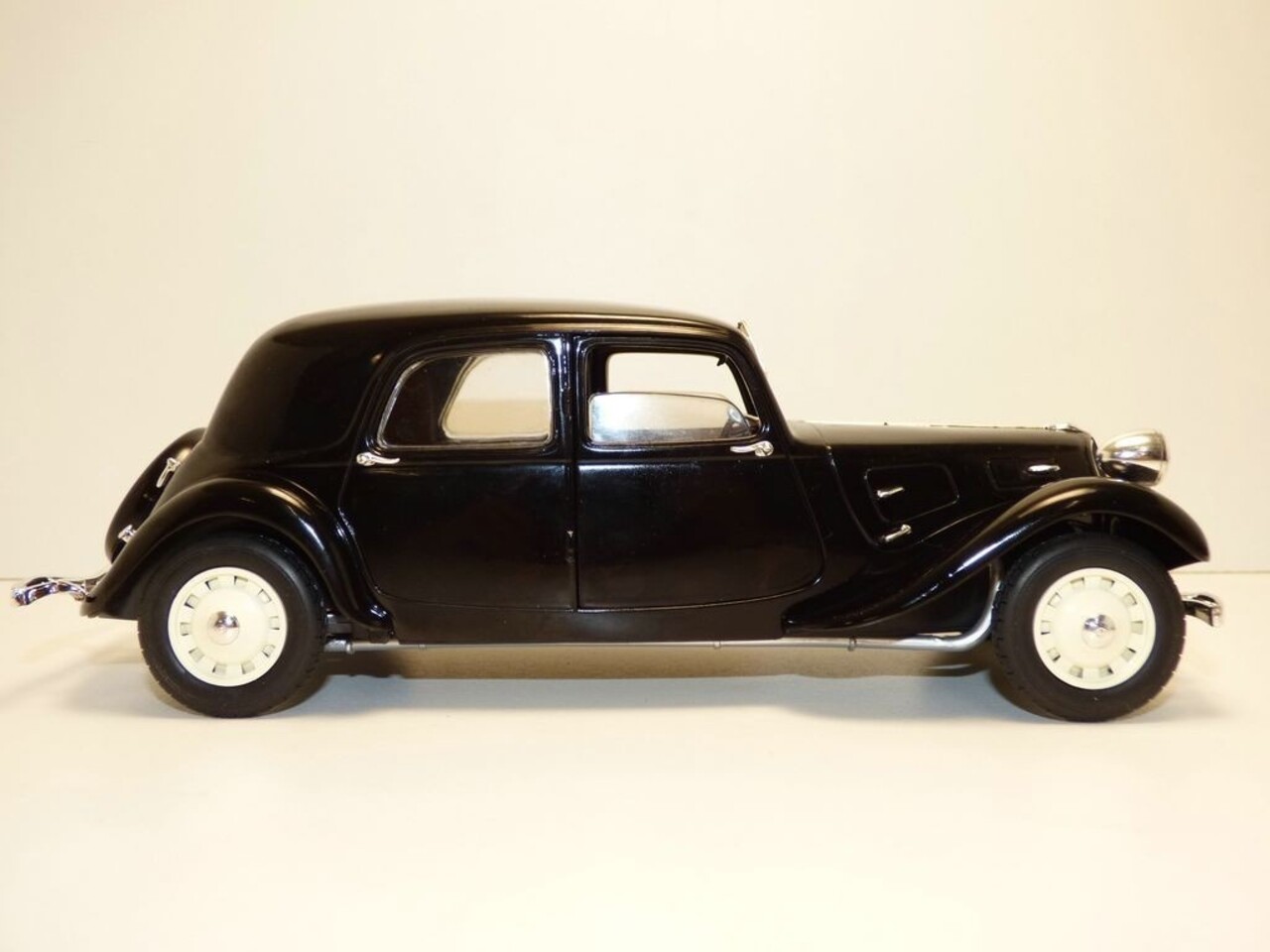 Citroën Citroen Traction 11 CV 1937  - 1:18 - Solido