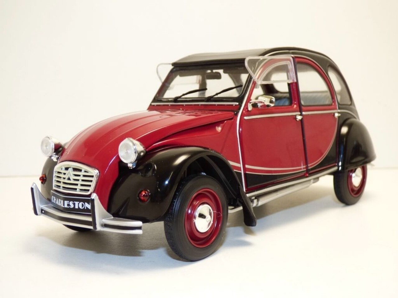 Citroën Citroen 2CV Charleston 1982  - 1:18 - Solido