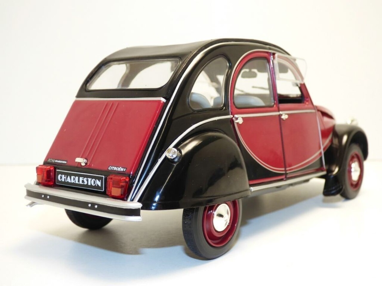 Citroën Citroen 2CV Charleston 1982  - 1:18 - Solido