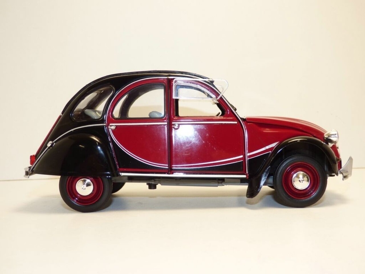 Citroën Citroen 2CV Charleston 1982  - 1:18 - Solido
