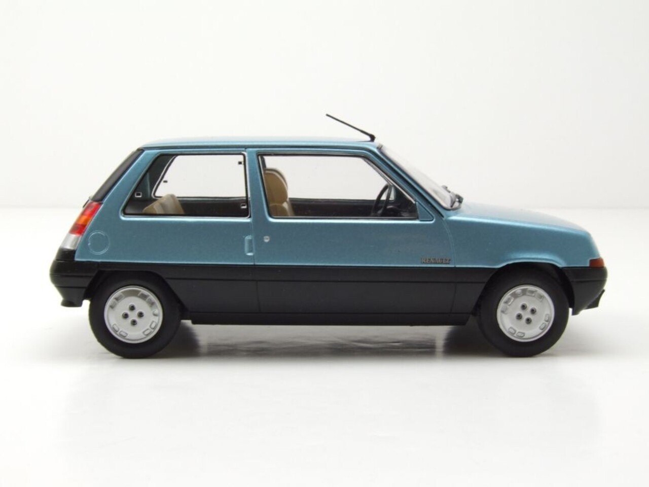 Renault Renault 5 GTL 1985 - 1:24 - Whitebox