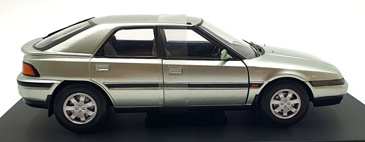 Mazda Mazda 323 F 1989 - 1:24 - Whitebox