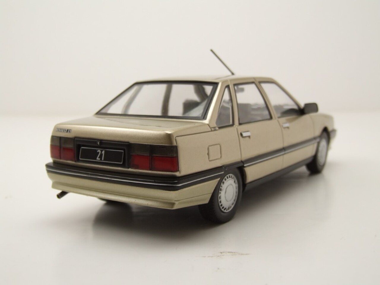 Renault Renault 21 1986 - 1:24 - Whitebox