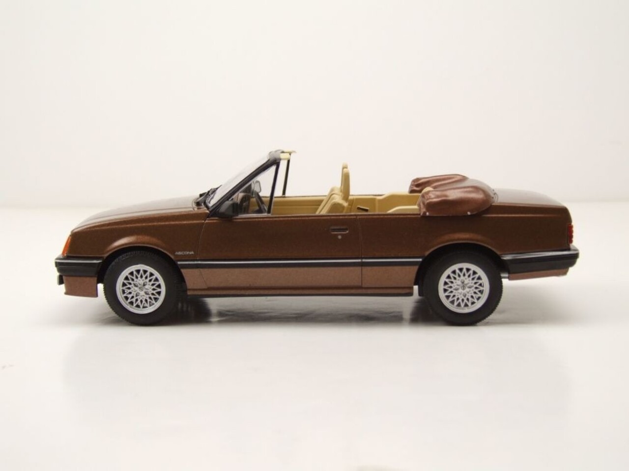 Opel Opel Ascona Cabriolet 1985 - 1:24 - Whitebox