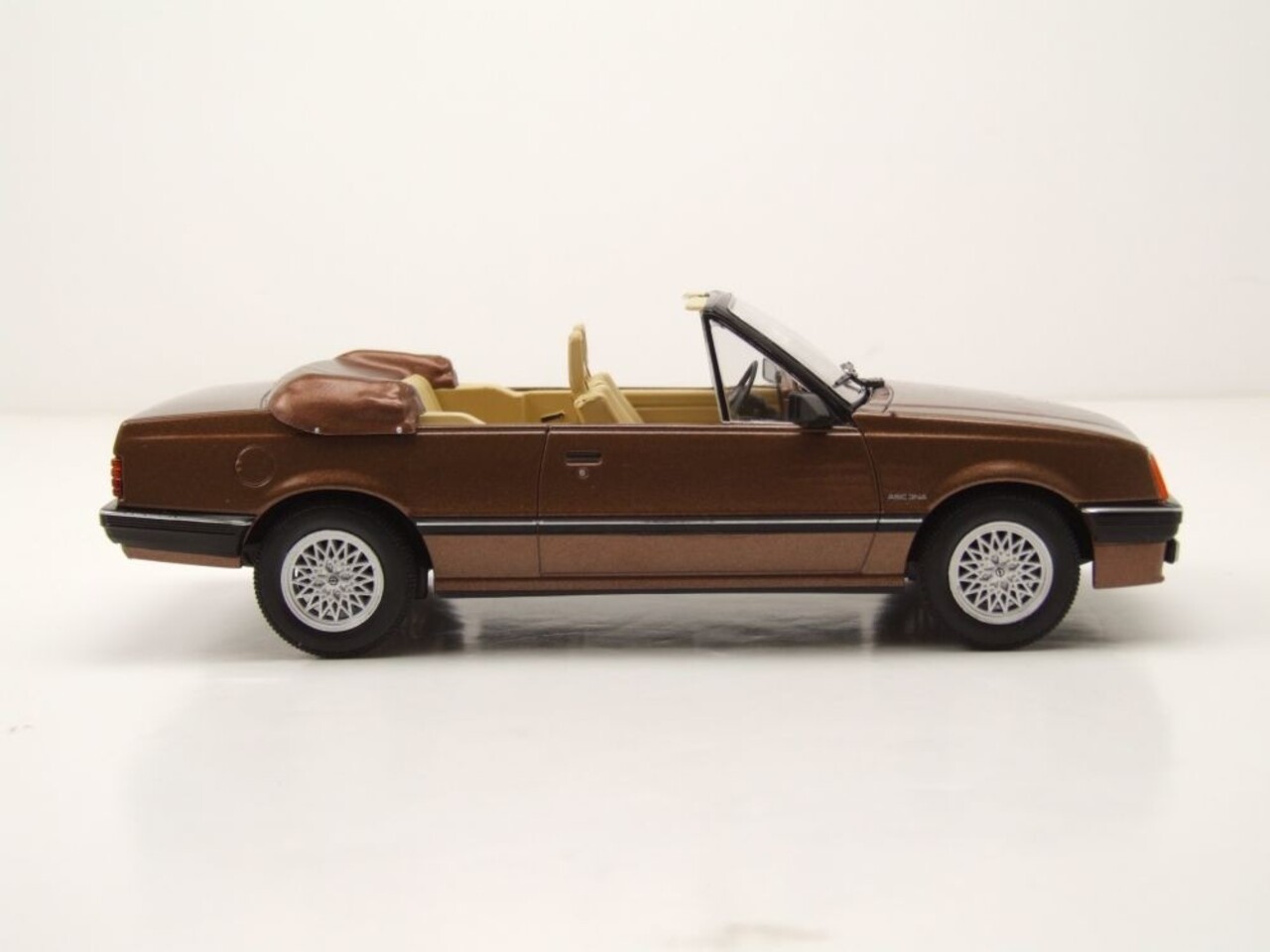 Opel Opel Ascona Cabriolet 1985 - 1:24 - Whitebox