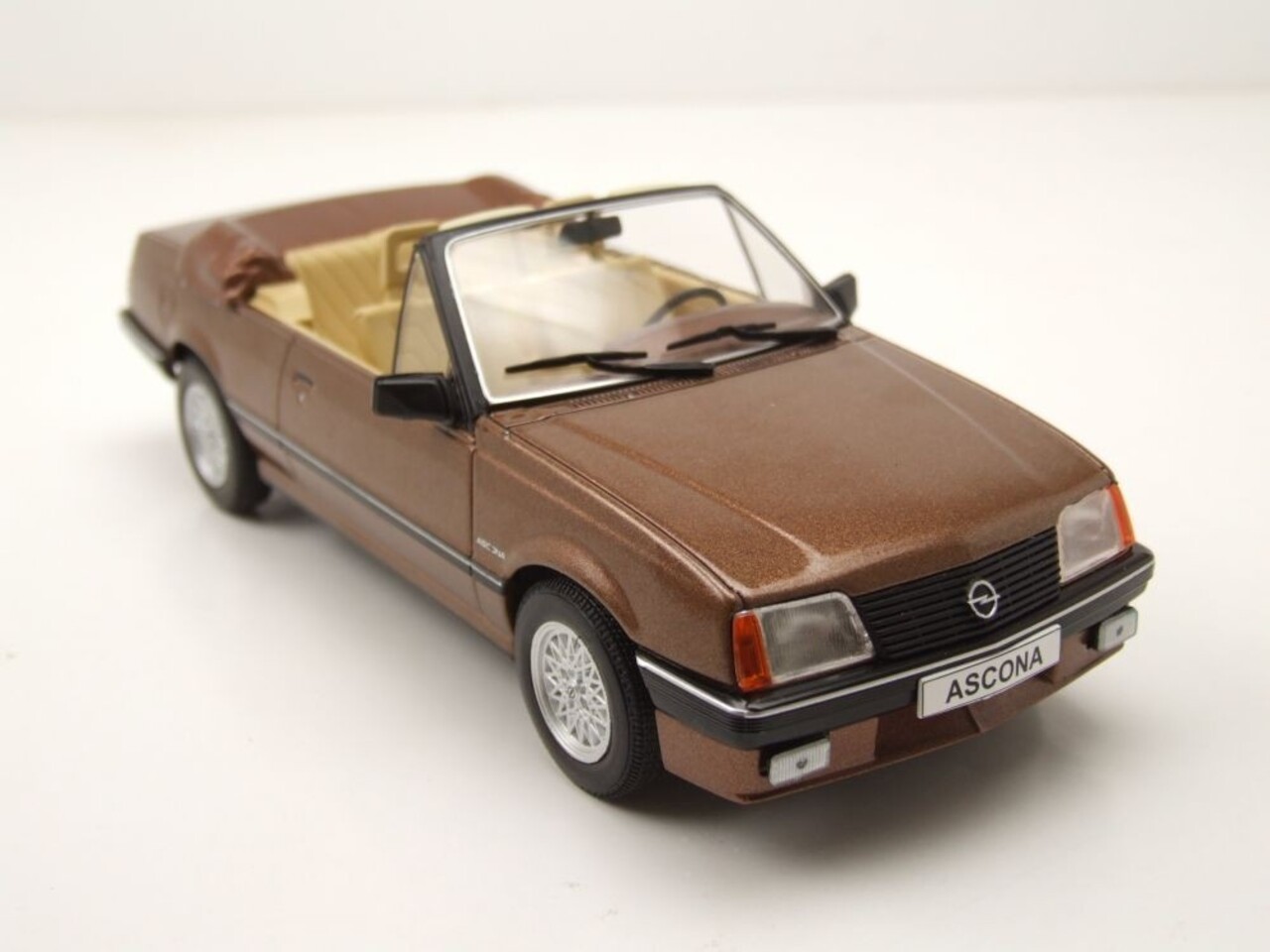 Opel Opel Ascona Cabriolet 1985 - 1:24 - Whitebox