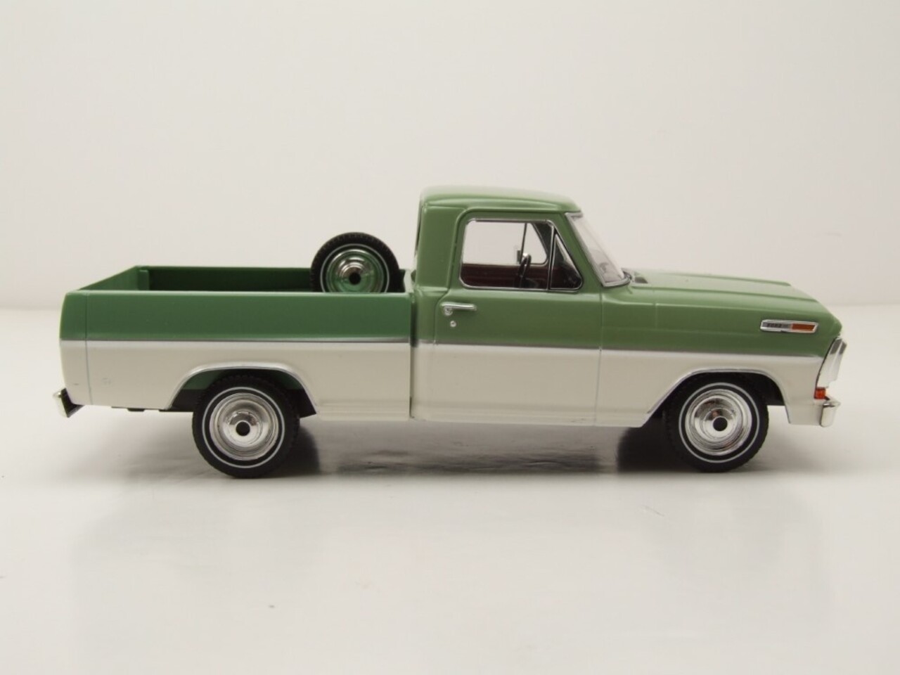 Ford Ford F-100 1970 - 1:24 - Whitebox