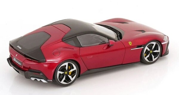 Ferrari Ferrari 12 Cilindri (+ Showcase) - 1:18 - Polistil