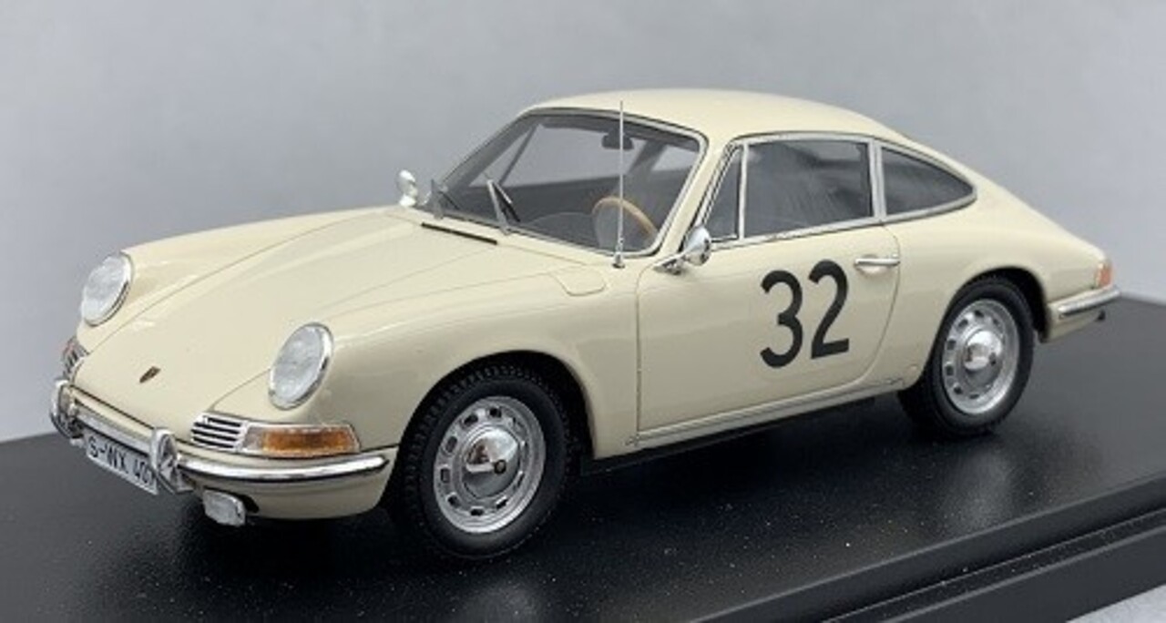 Porsche Porsche 911S Coupe #32 Test Car 24H Le Mans 1966 - 1:43 - Matrix Scale Models