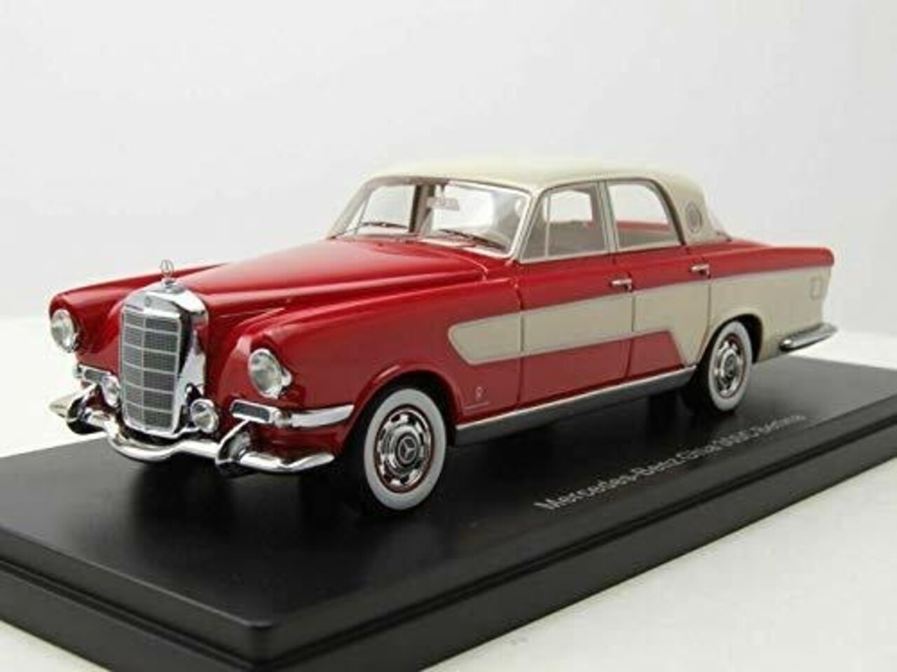 Mercedes-Benz Mercedes-Benz Ghia 300C Berlina 1956 - 1:43 - Neo Scale Models Mercedes-Benz Mercedes-Benz Ghia 300C Berlina 1956 - 1:43 - Neo Scale Models