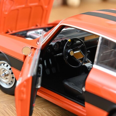 Alfa Romeo Alfa Romeo 2000 GTV 1973 - 1:18 - Norev