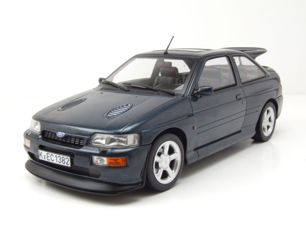 Ford Ford Escort Cosworth 1992 - 1:18 - Norev Ford Ford Escort Cosworth 1992 - 1:18 - Norev