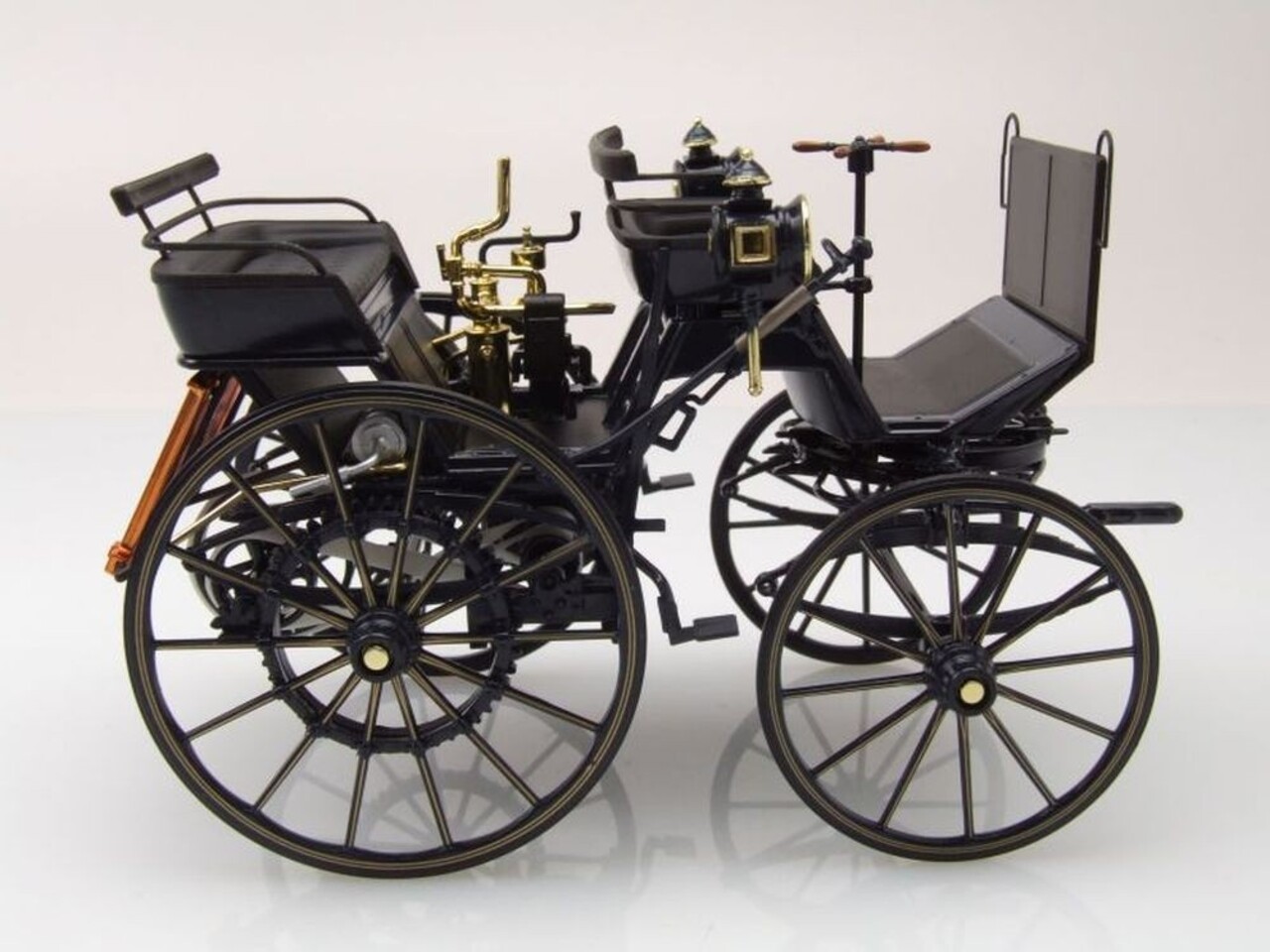 Daimler Daimler Motorkutsche 1886 - 1:18 - Norev Daimler Daimler Motorkutsche 1886 - 1:18 - Norev