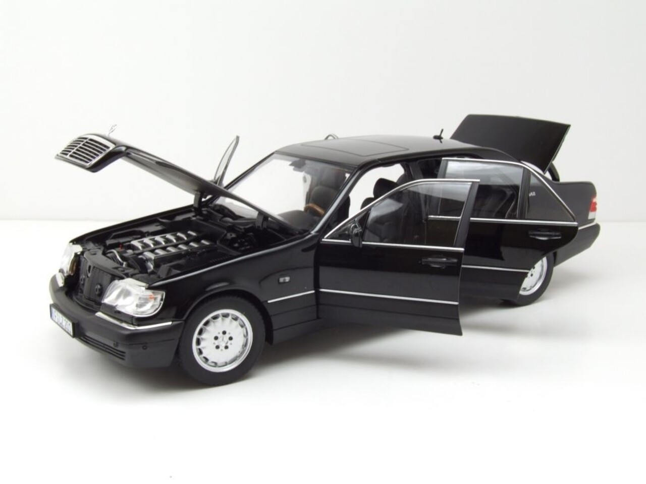 Mercedes-Benz Mercedes-Benz S600 1997 - 1:18 - Norev