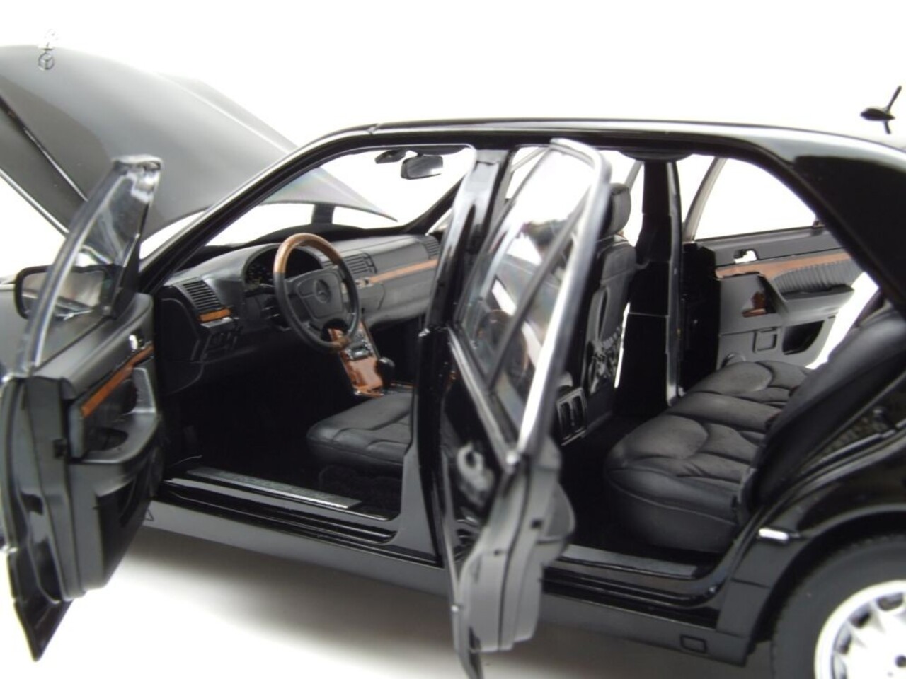 Mercedes-Benz Mercedes-Benz S600 1997 - 1:18 - Norev