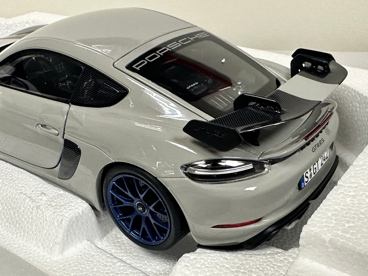 Porsche Porsche Cayman GT4 RS W/Weissach Pack 2023 - 1:18 - Norev