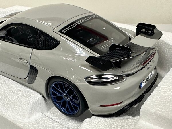 Porsche Porsche Cayman GT4 RS W/Weissach Pack 2023 - 1:18 - Norev