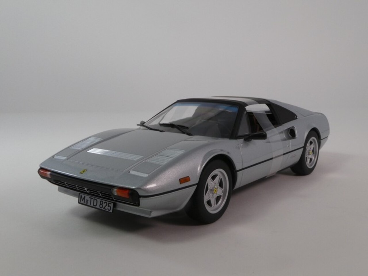 Ferrari Ferrari 308 GTS 1982 - 1:18 - Norev Ferrari Ferrari 308 GTS 1982 - 1:18 - Norev