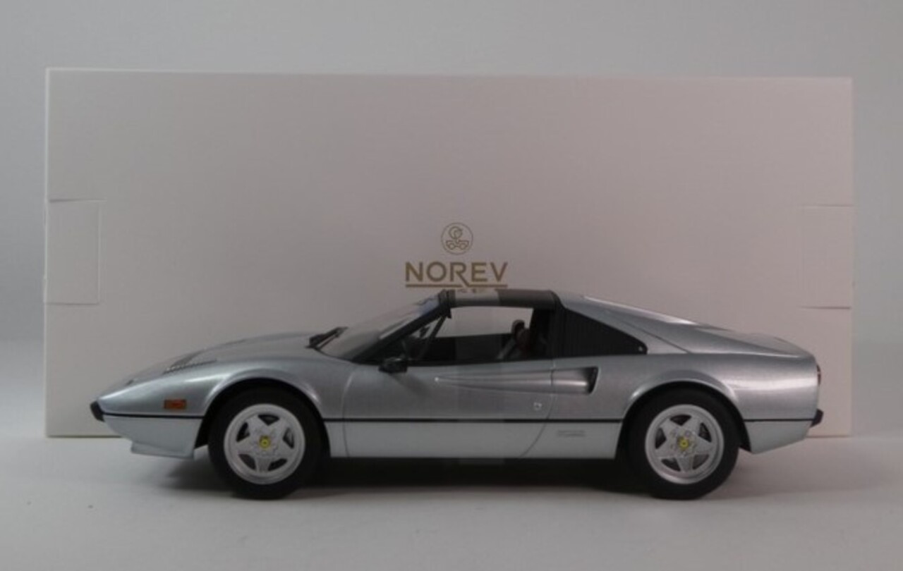 Ferrari Ferrari 308 GTS 1982 - 1:18 - Norev Ferrari Ferrari 308 GTS 1982 - 1:18 - Norev