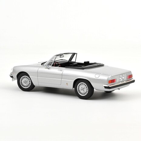 Alfa Romeo Alfa Romeo 2000 Spider 1973 - 1:18 - Norev