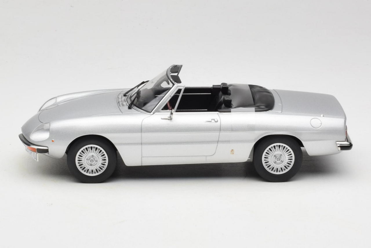 Alfa Romeo Alfa Romeo 2000 Spider 1973 - 1:18 - Norev