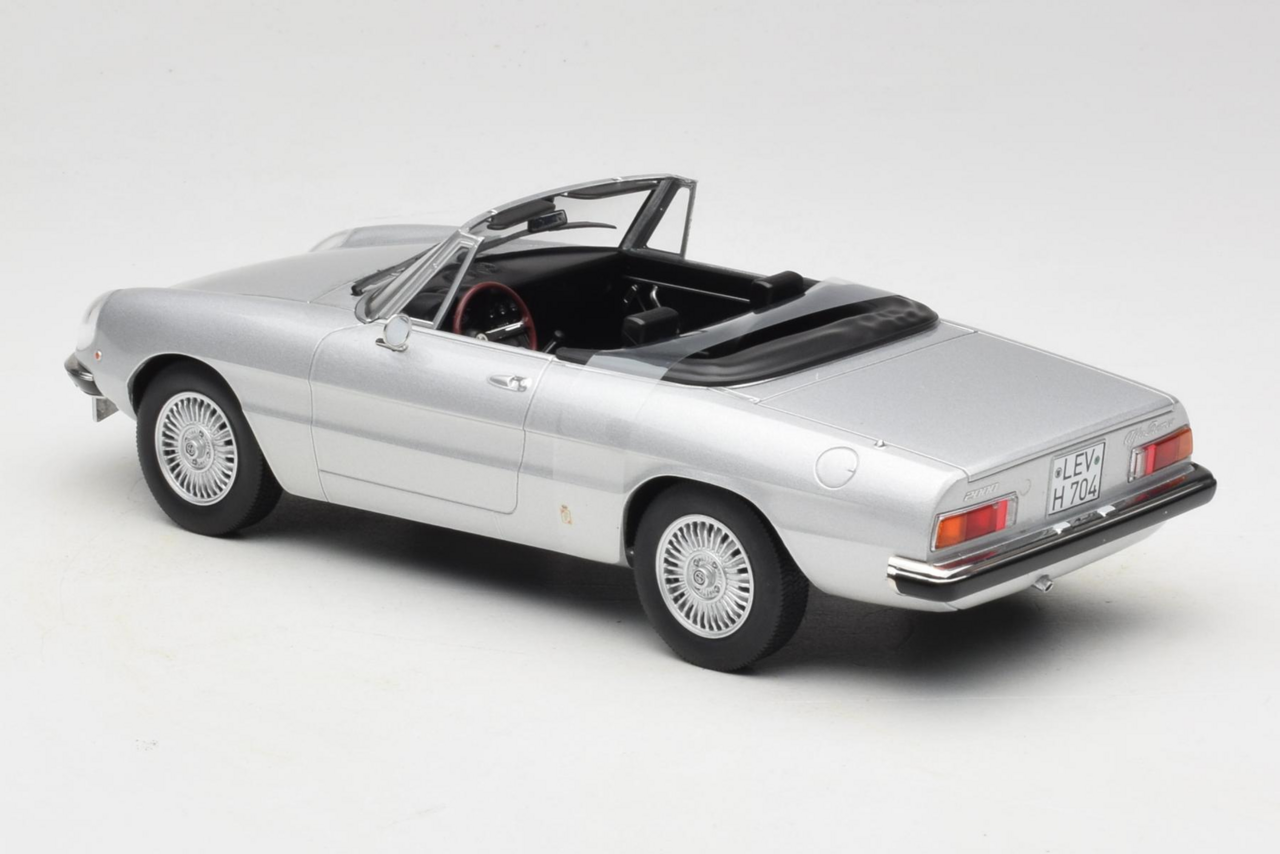 Alfa Romeo Alfa Romeo 2000 Spider 1973 - 1:18 - Norev