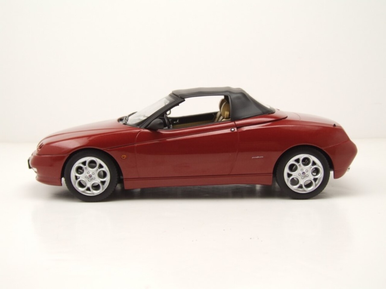 Alfa Romeo Alfa Romeo Spider 1999 - 1:18 - Norev Alfa Romeo Alfa Romeo Spider 1999 - 1:18 - Norev