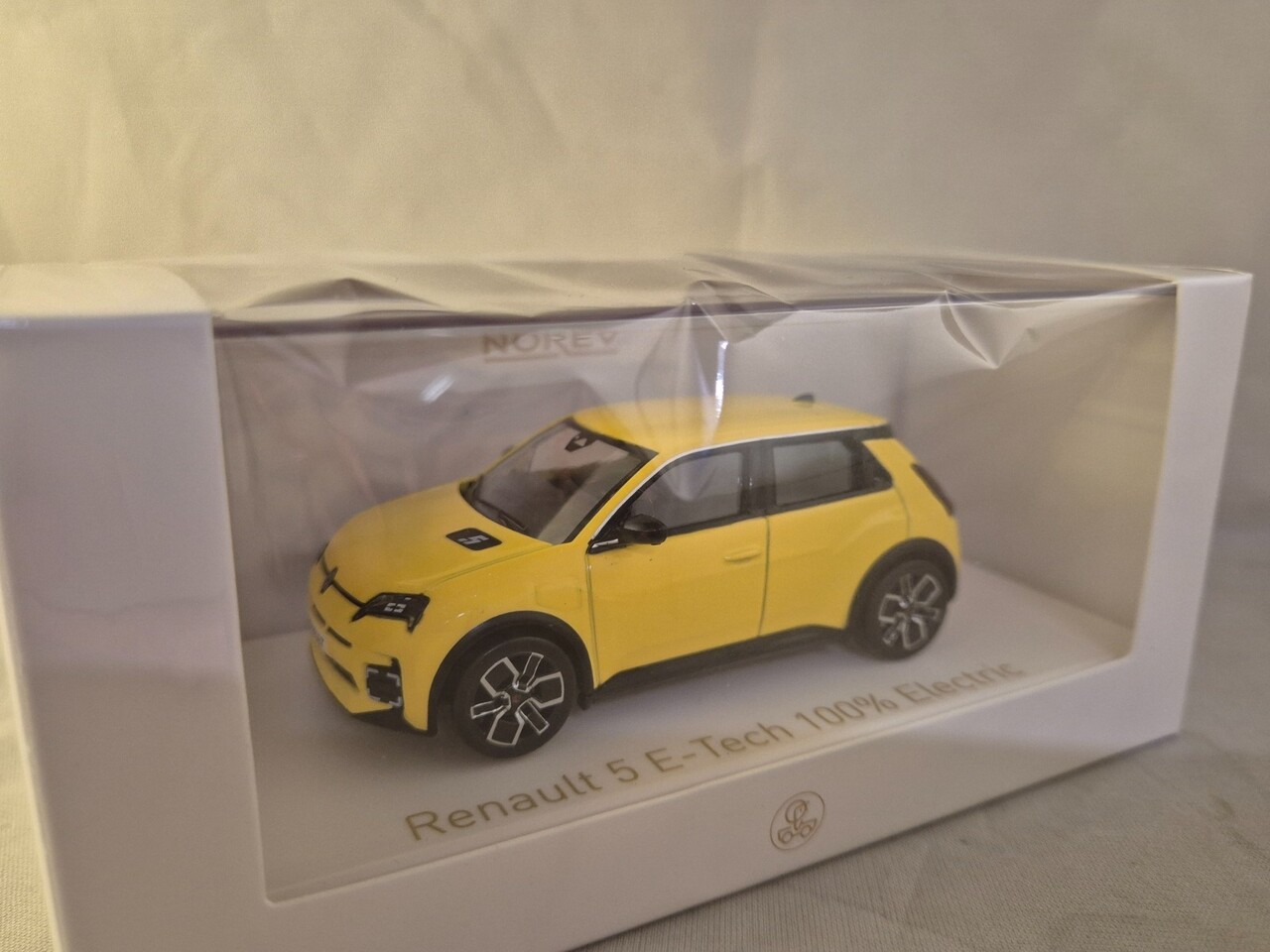 Renault Renault 5 E-Tech 100% Electric 2024 'Reproduction 2026' - 1:43 - Norev Renault Renault 5 E-Tech 100% Electric 2024 'Reproduction 2026' - 1:43 - Norev