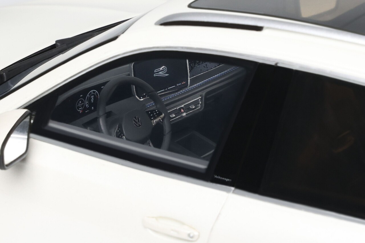 Volkswagen Volkswagen Tiguan E TSI R-Line 2024 - 1:18 - Otto Mobile Models Volkswagen Volkswagen Tiguan E TSI R-Line 2024 - 1:18 - Otto Mobile Models