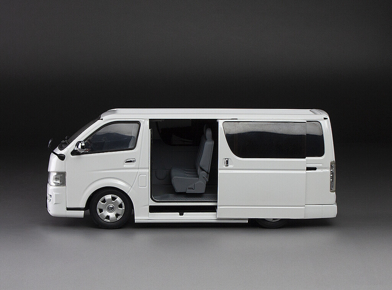 Toyota Toyota H2000 Hiace Van Super GL - 1:24 - Sun Star