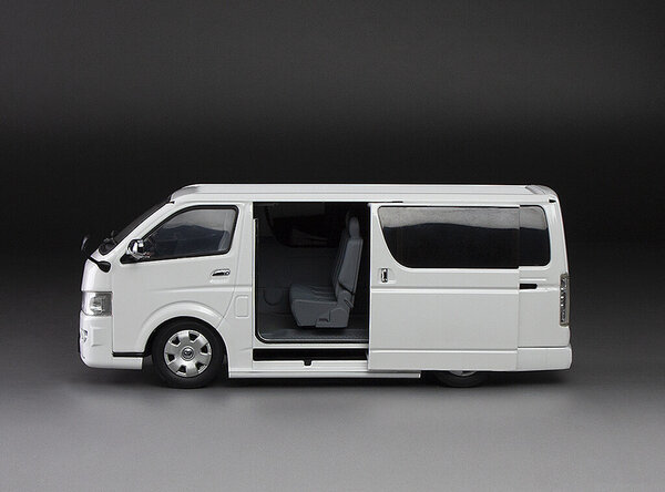 Toyota Toyota H2000 Hiace Van Super GL - 1:24 - Sun Star