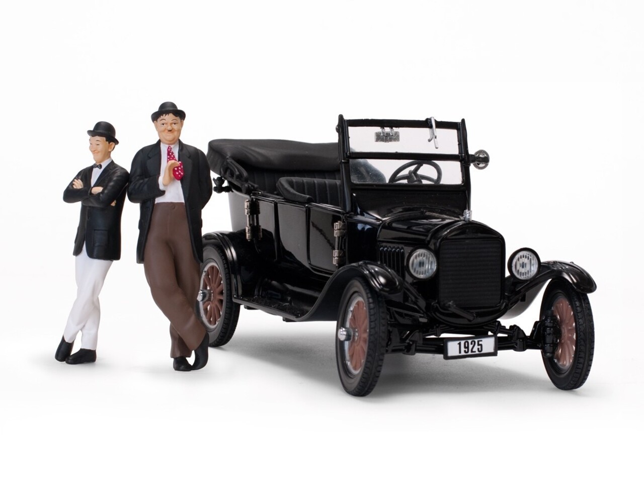 Ford Ford Model T 1925 + 2 Figures: Laurel & Hardy - 1:24 - Sun Star Ford Ford Model T 1925 + 2 Figures: Laurel & Hardy - 1:24 - Sun Star